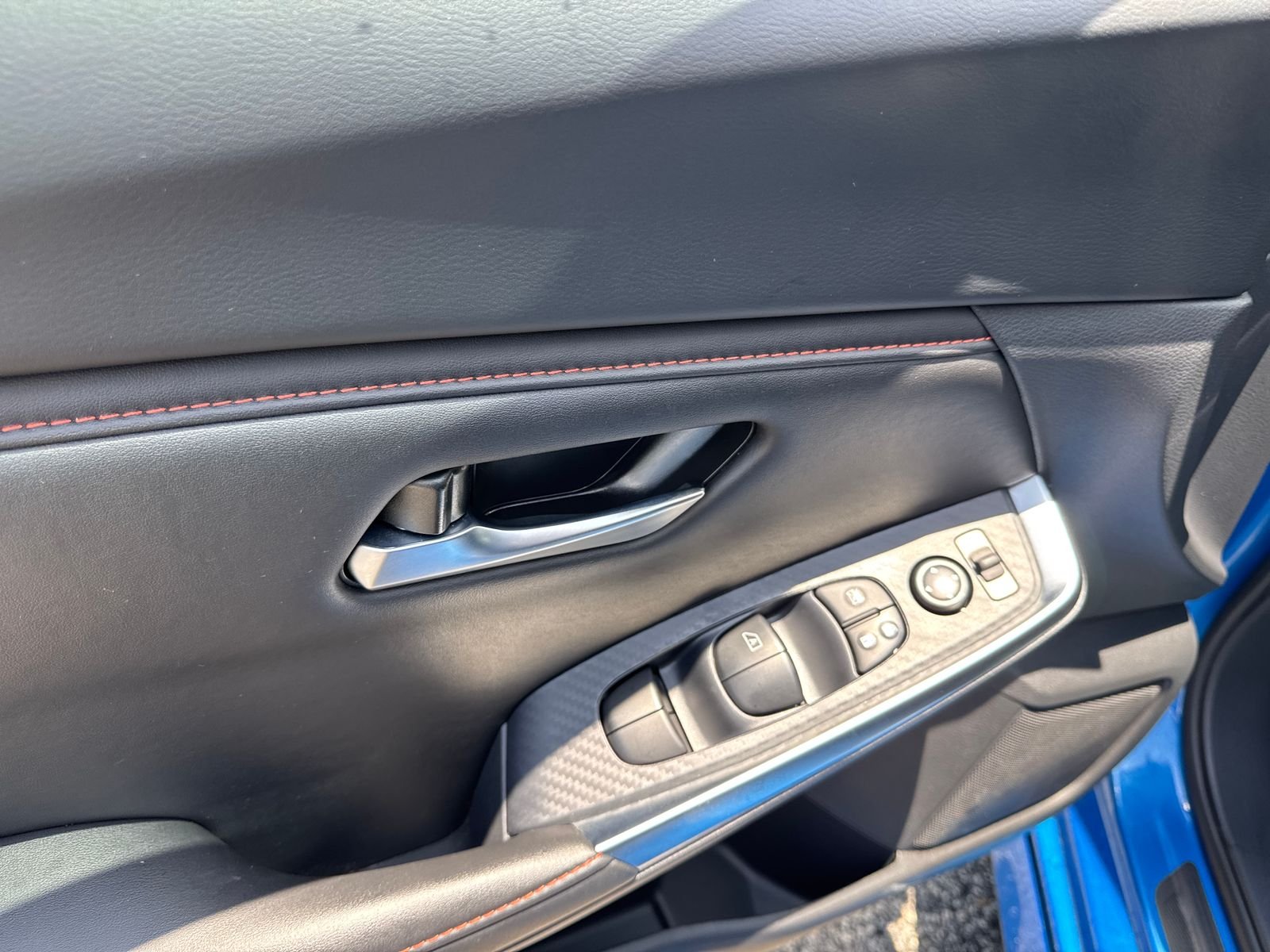 Used 2025 Electric Blue Metallic Nissan SR image 22