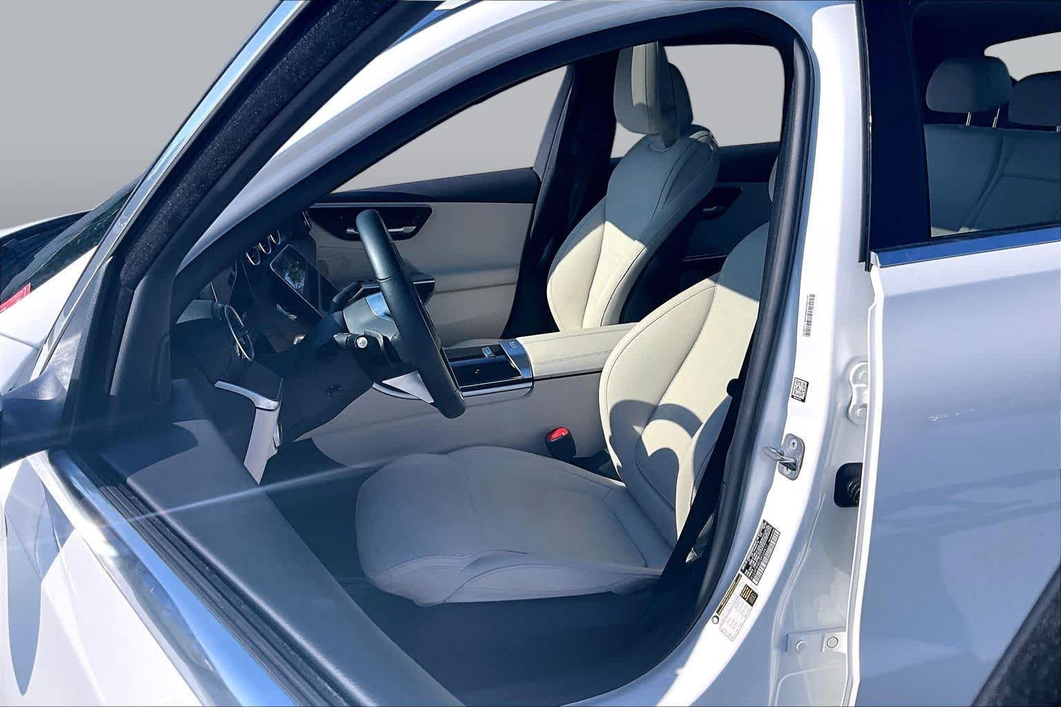 2025 Mercedes-Benz C-Class Sedan C 300 - Photo 8