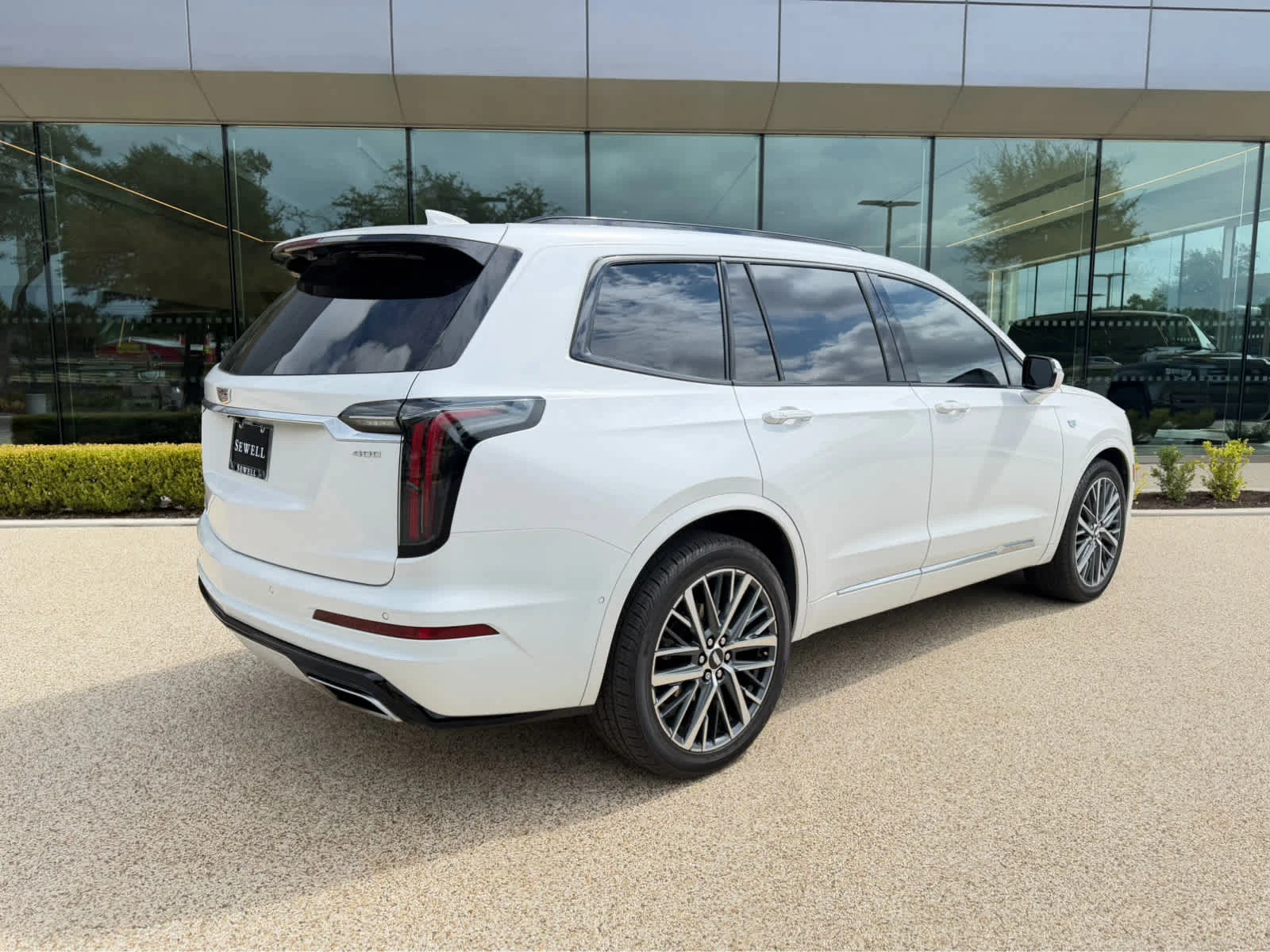 Used 2021 Crystal White Tricoat Cadillac Sport image 6