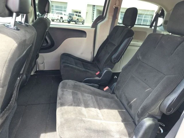 Used 2016 White Dodge SXT image 10