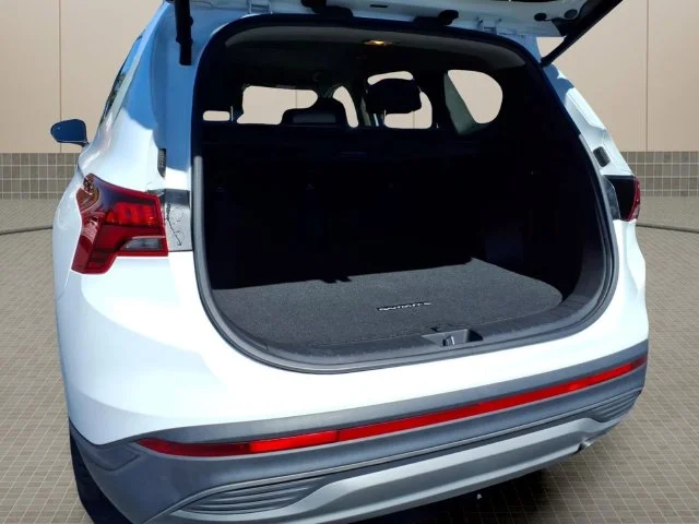 Used 2023 White Hyundai SEL image 18