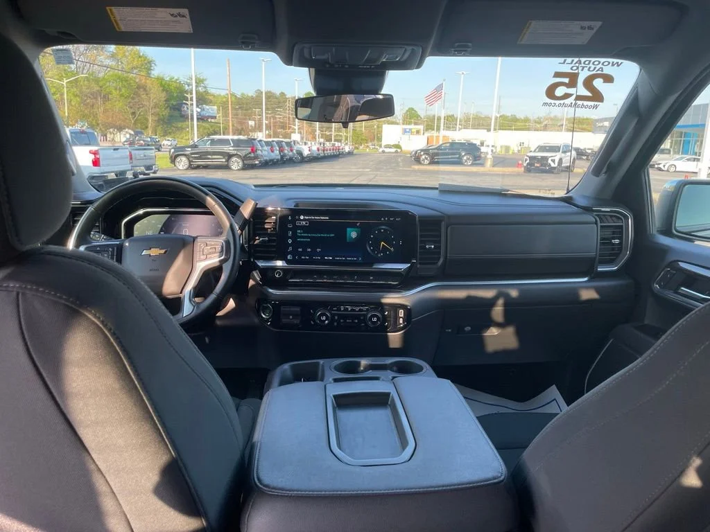 Used 2025 Cypress Gray Chevrolet LT image 24