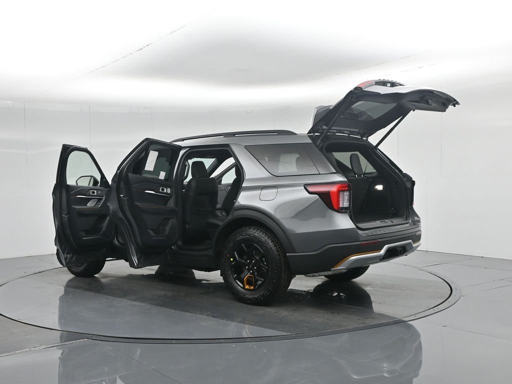 New 2026 Carbonized Gray Metallic Ford Tremor image 41