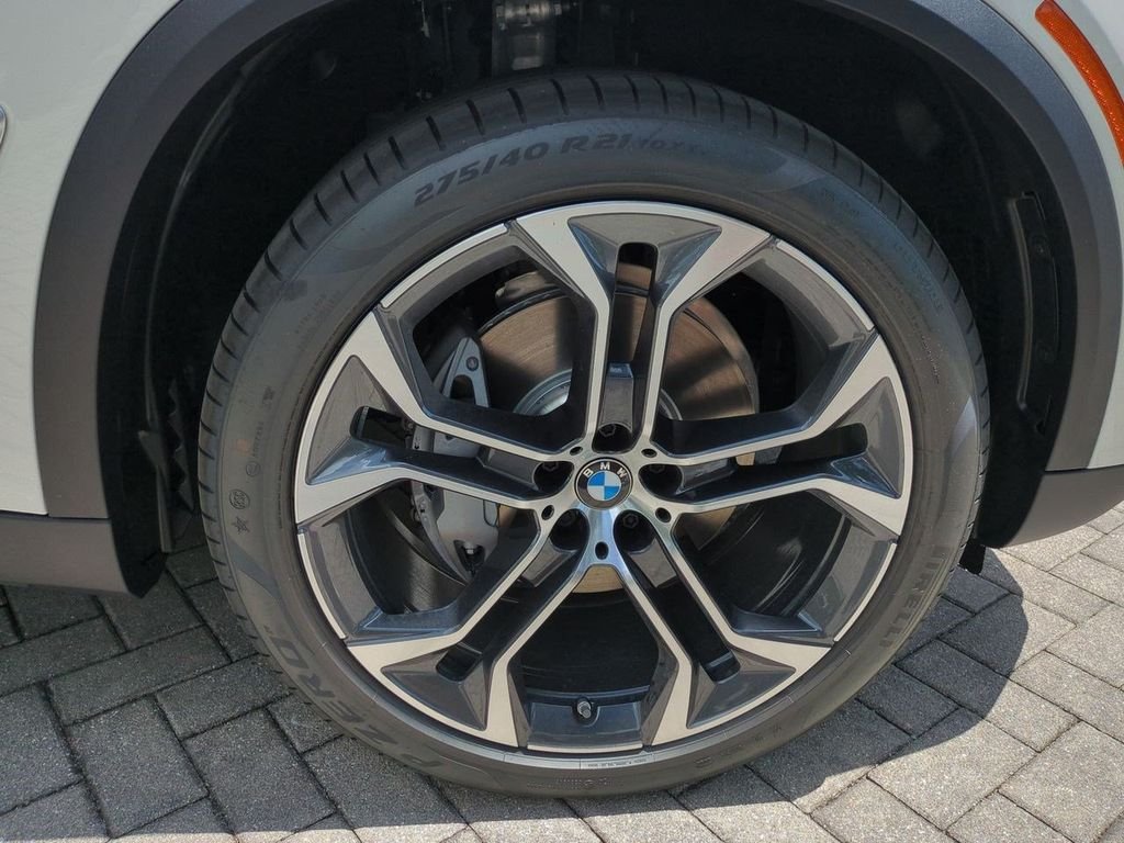 New 2026 Alpine White BMW xDrive40i image 11