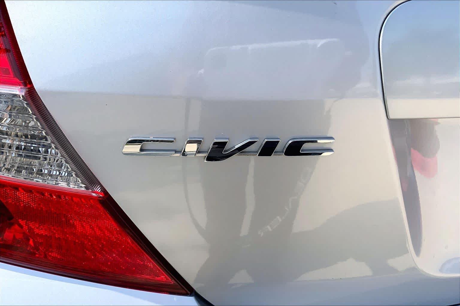Used 2012 Alabaster Silver Metallic Honda LX image 9