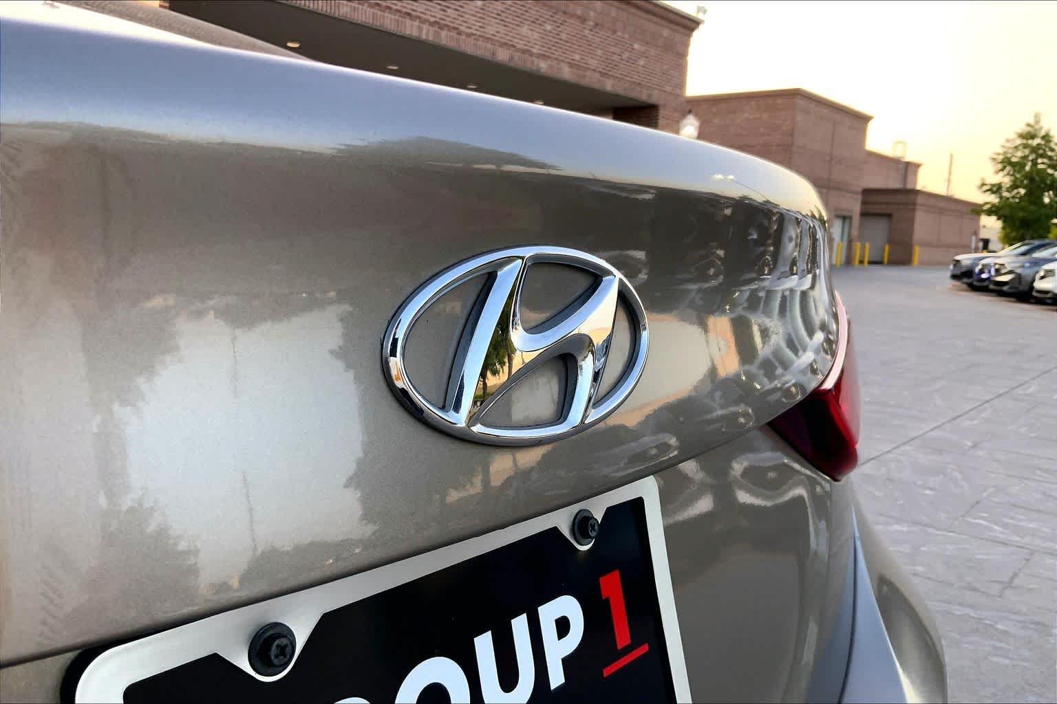 Used 2014 Desert Bronze Hyundai SE image 10