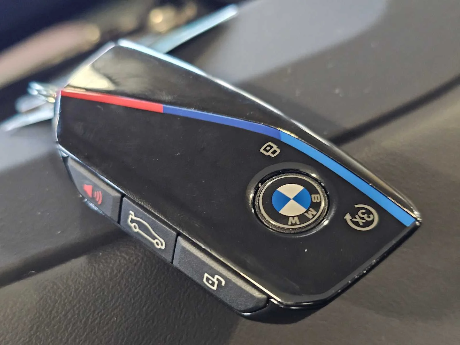 New 2026 Mineral White Metallic BMW M60i image 37