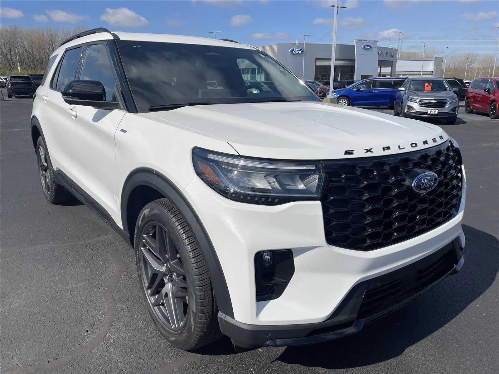 Used 2025 Star White Metallic Tri-Coat Ford ST-Line image 7
