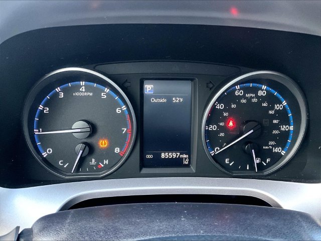 Used 2018 Super White Toyota LE image 25