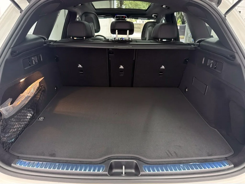 New 2027 White Mercedes-Benz GLC 300 image 25