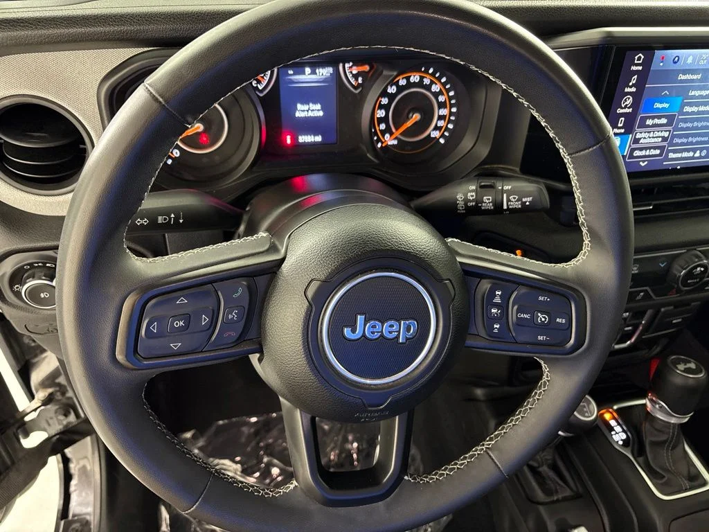 Used 2025 Crystal Metallic Jeep Sport S image 26