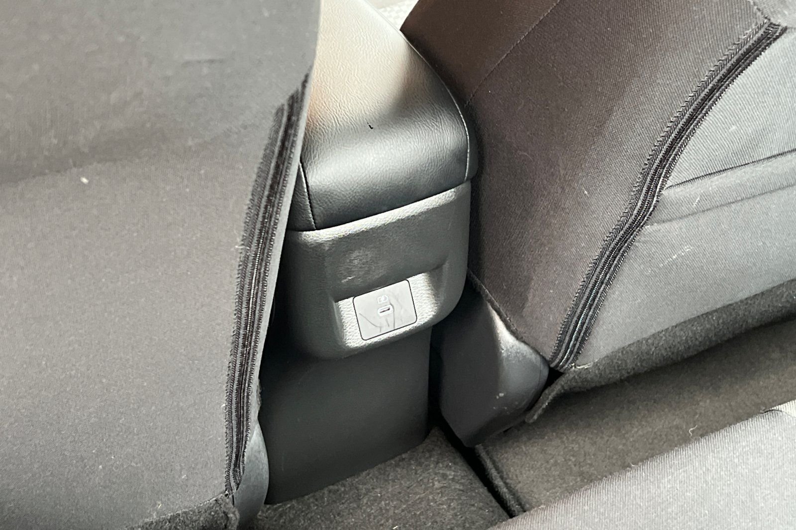 2025 Nissan Versa Sedan SR - Photo 17