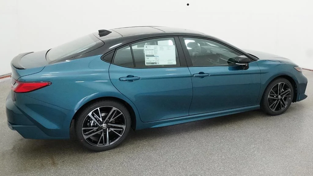 New 2026 Ocean Gem with Midnight Black Metallic roof Toyota XSE image 16