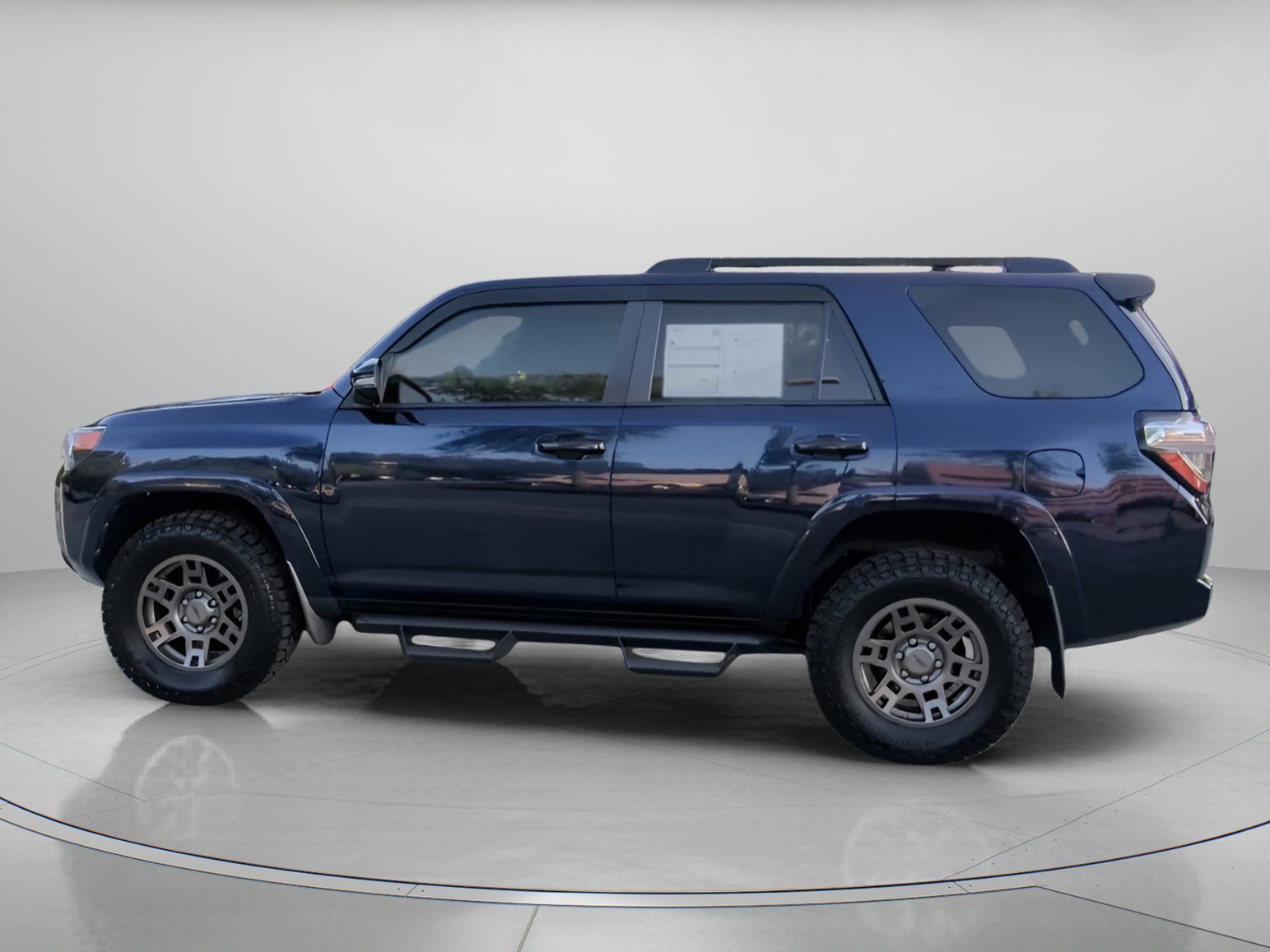 Used 2020 Nautical Blue Metallic Toyota Venture image 13