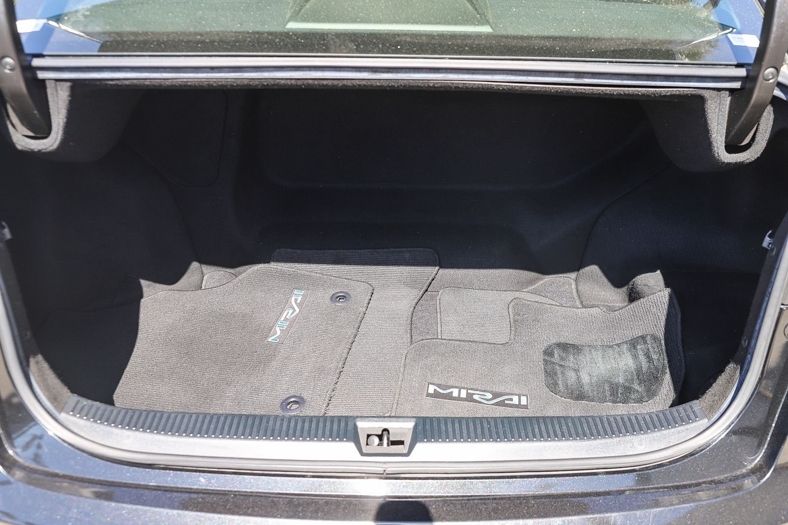 Used 2018 Black Toyota Base image 26