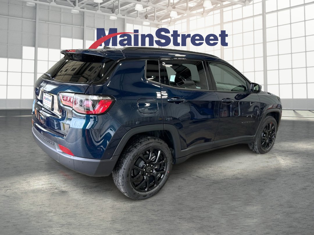 New 2026 Fathom Blue Pearl-Coat Exterior Paint Jeep Latitude image 5