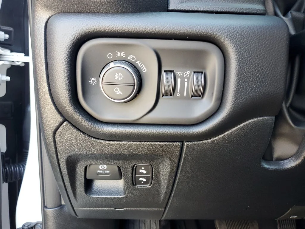 New 2026 Bright White Clear-Coat Exterior Paint RAM Rebel image 24