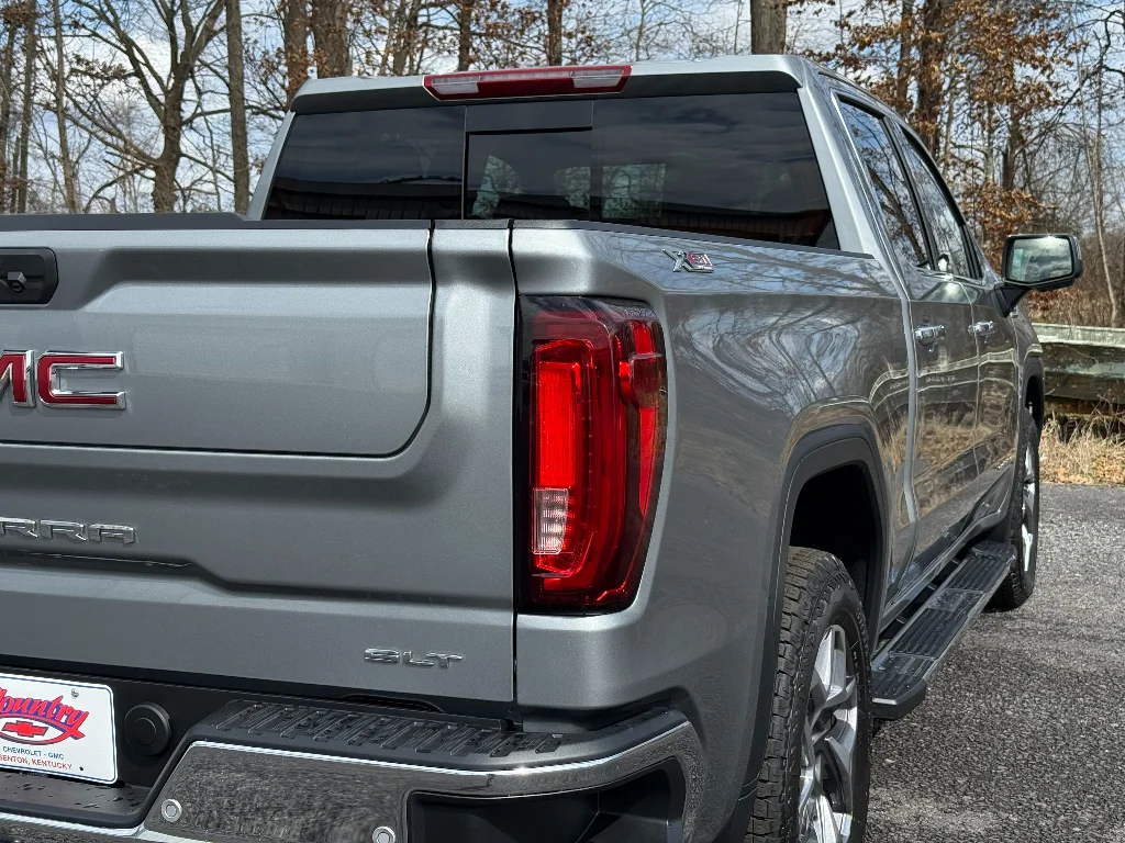 2026 GMC Sierra 1500 SLT - Photo 11
