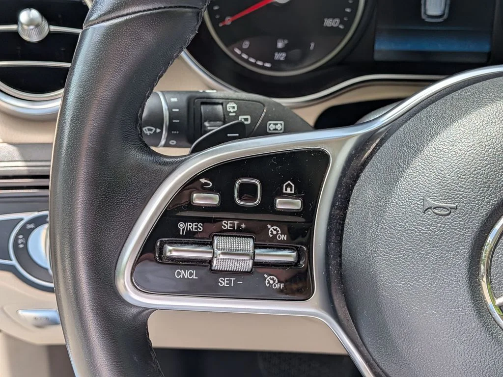 Used 2022  Mercedes-Benz GLC 300 image 17