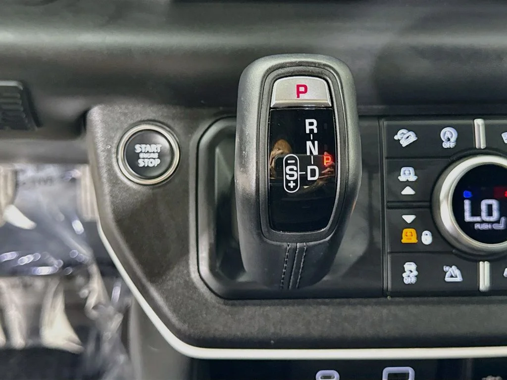 Used 2024 White Land Rover S image 17