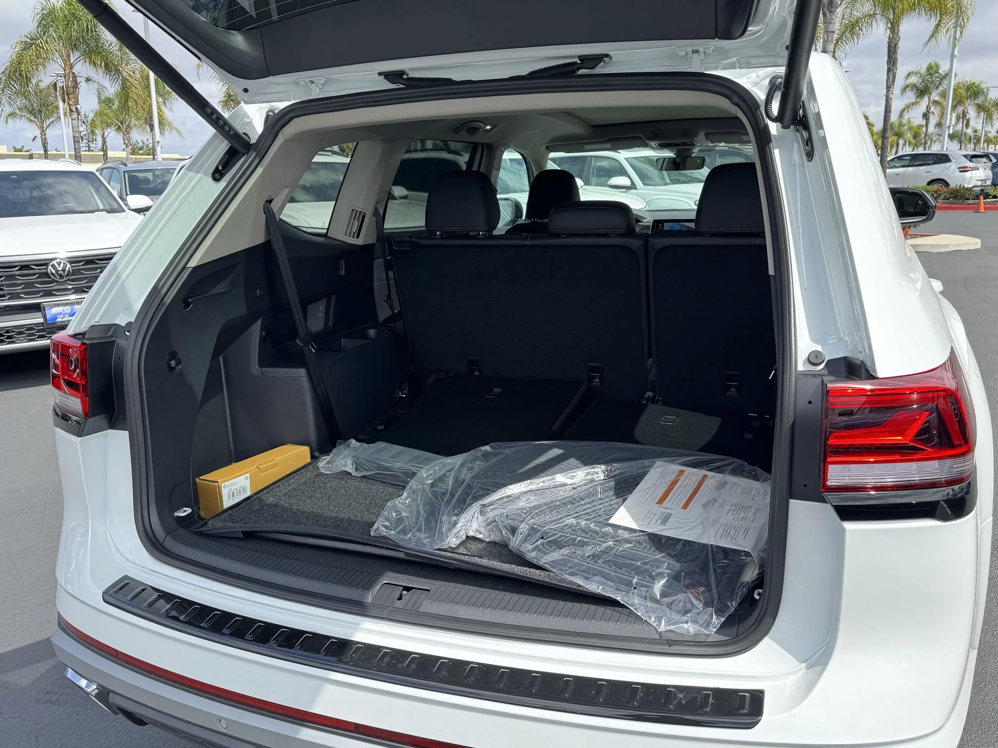 New 2026 Opal White Pearl Volkswagen 2.0T Peak Edition image 35