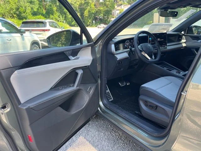 New 2026 Green Volkswagen 2.0T SE R-Line Black image 4