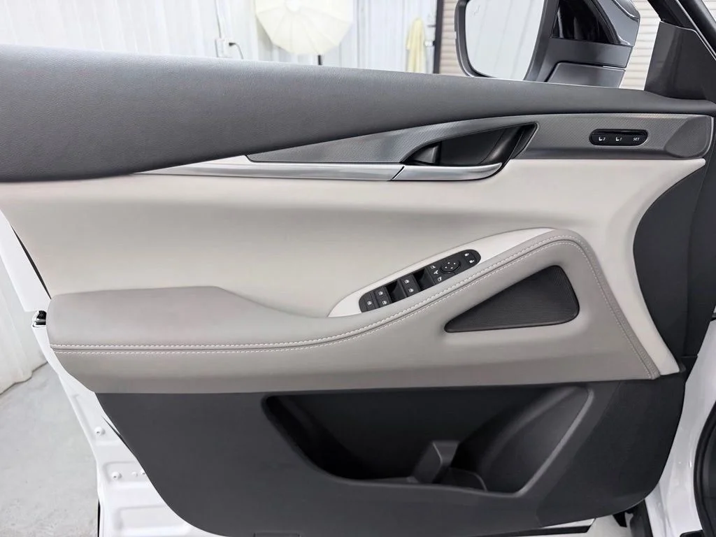 New 2027 RADIANT WHITE INFINITI Luxe AWD image 11