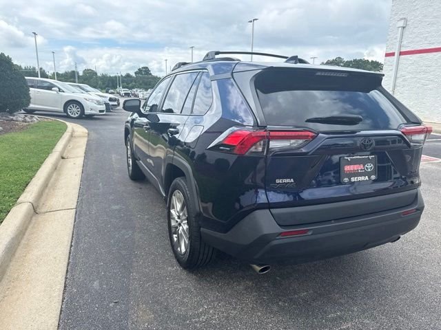Used 2023  Toyota XLE Premium image 5