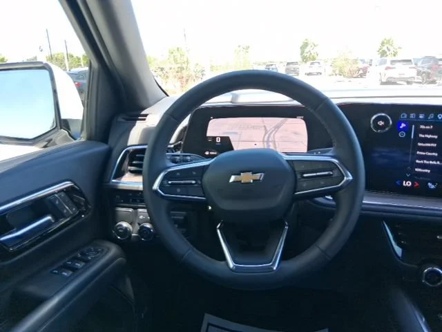 Used 2025 Summit White Chevrolet LT image 9