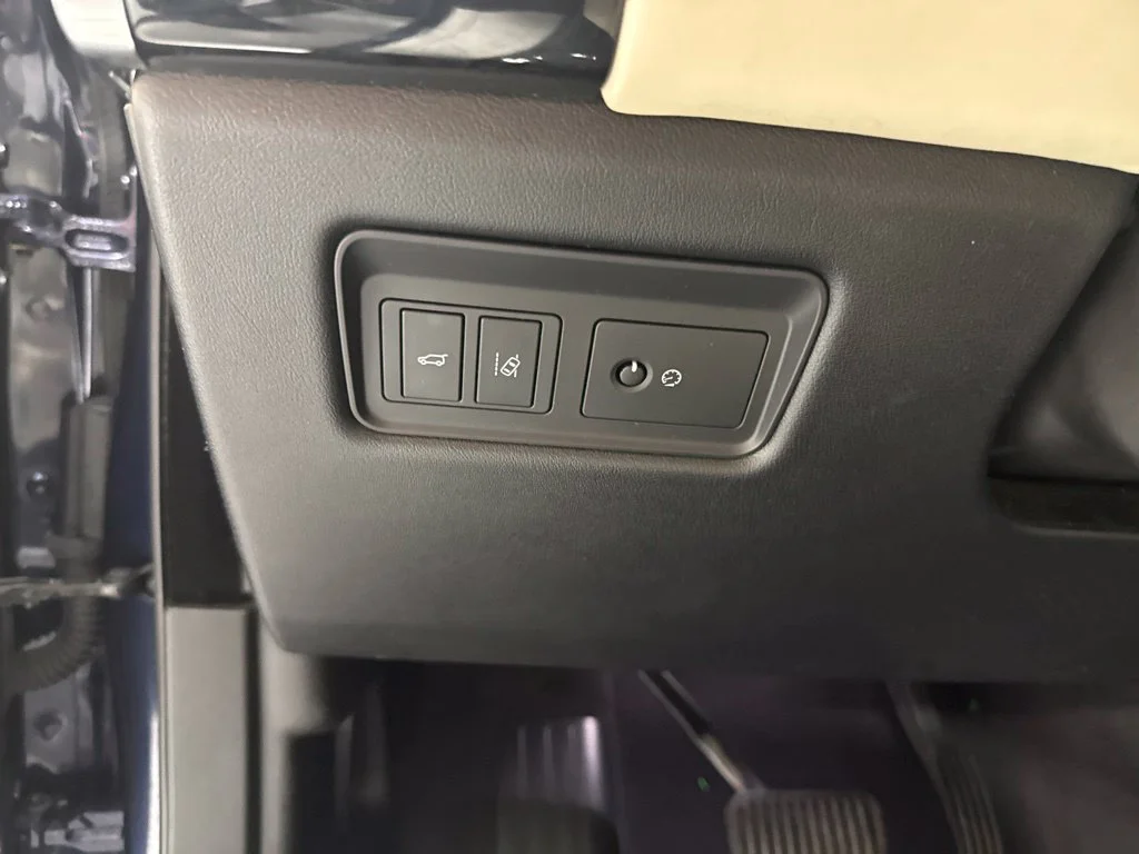 Used 2017 Blue Land Rover 3.0L V6 Supercharged HSE image 23