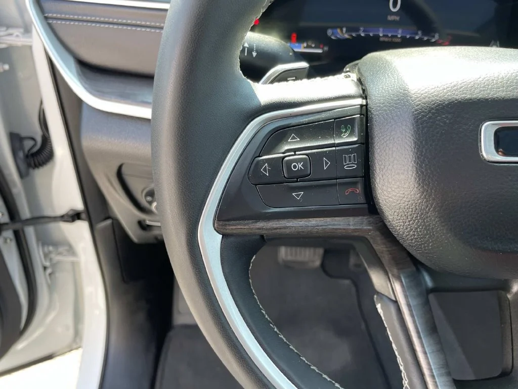 Used 2023 White Jeep Limited image 43