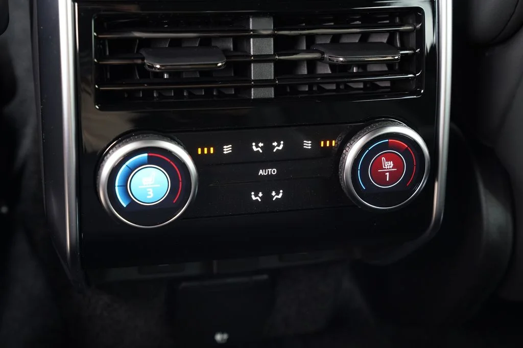 New 2026 Belgravia Green Land Rover SE image 33