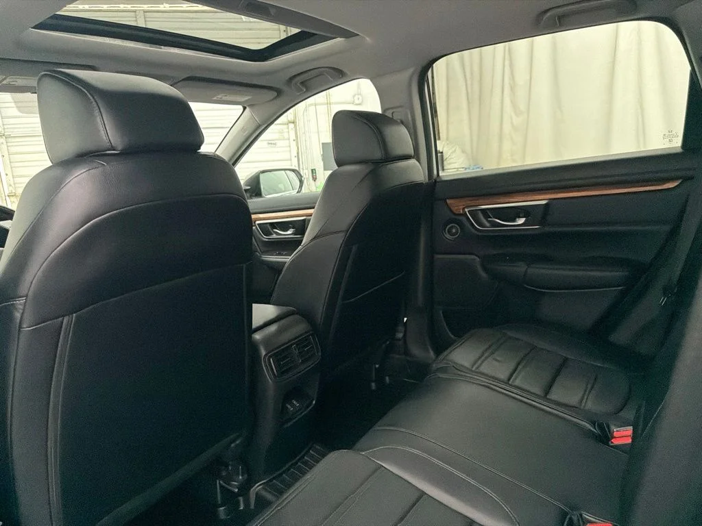 Used 2018 Silver Honda EX-L image 23