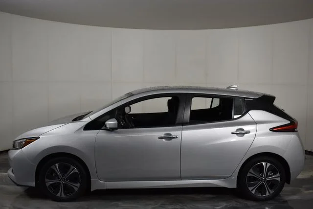 Used 2022 Silver Nissan SV Plus image 5