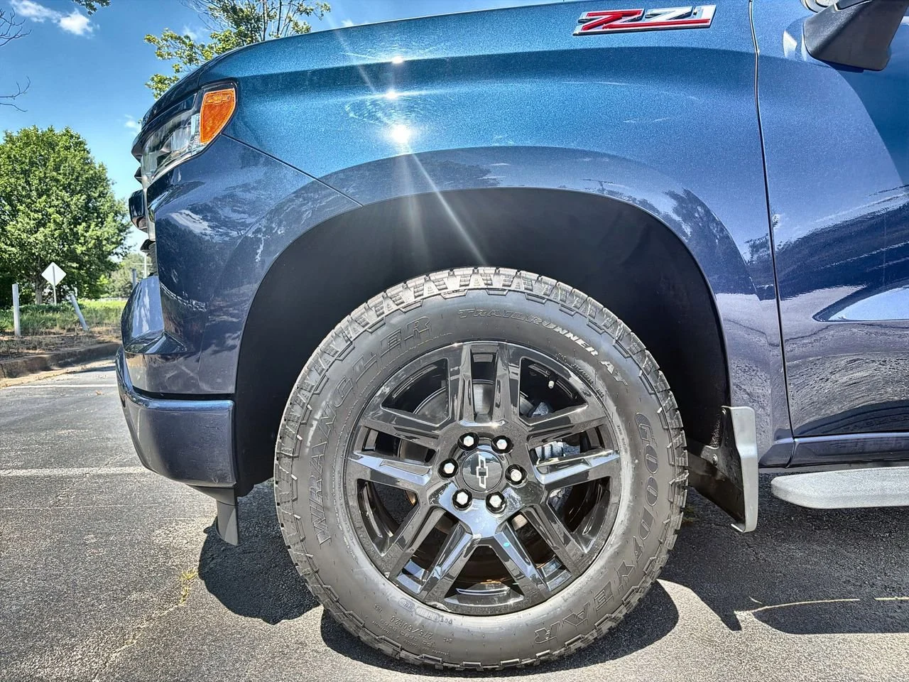 Used 2023 Northsky Blue Metallic Chevrolet RST image 28