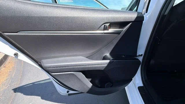 Used 2019 White Toyota LE image 14