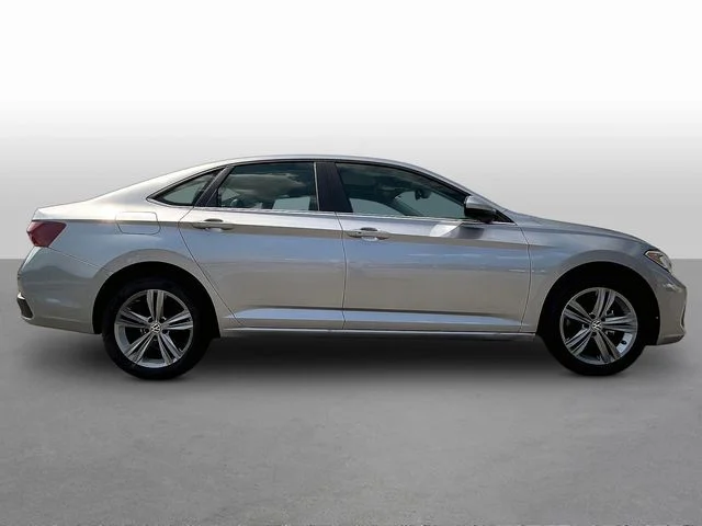 Used 2024  Volkswagen 1.5T SE image 8