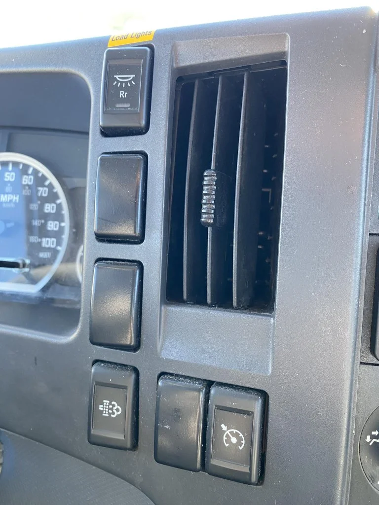 Used 2019  Isuzu Rollback image 20