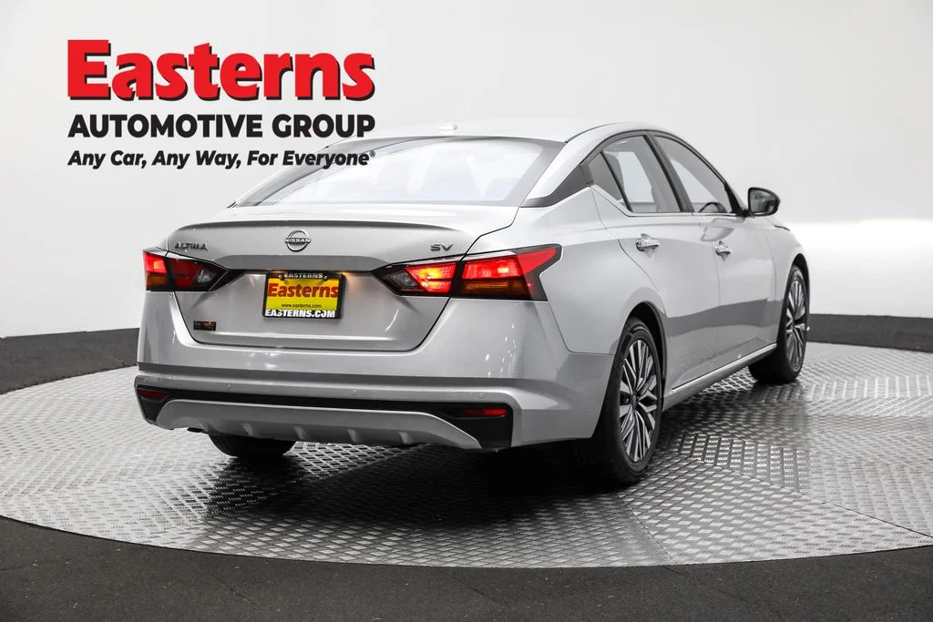Used 2024 Silver Nissan 2.5 SV image 5