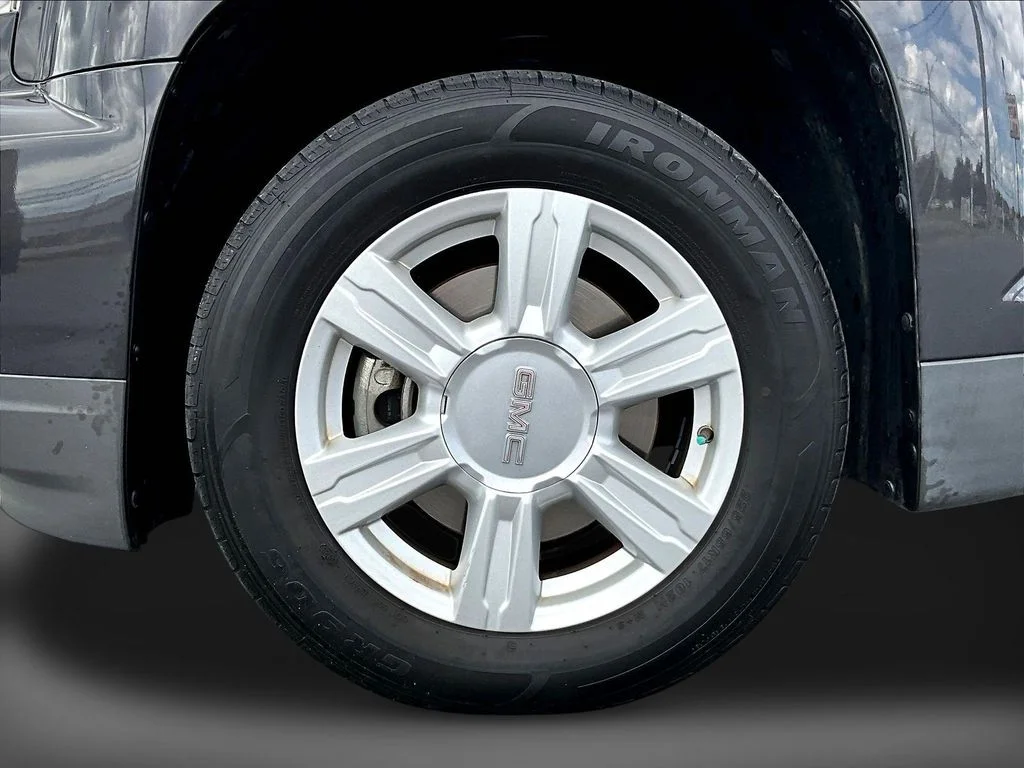 Used 2016 Silver GMC SLE-2 image 29