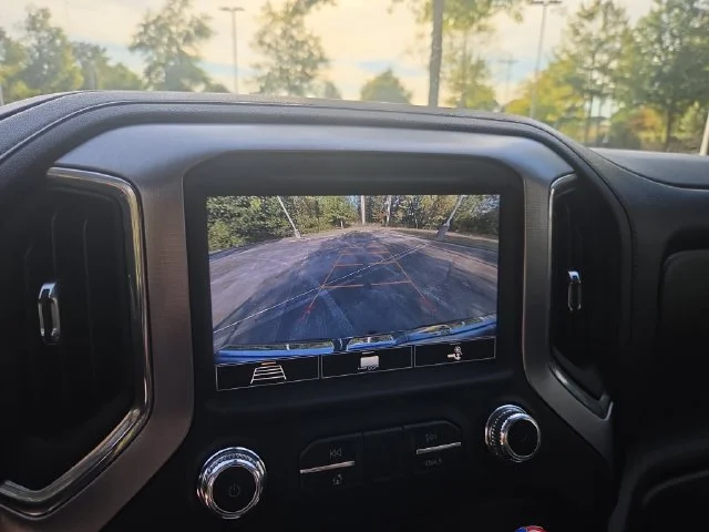 Used 2020 White GMC SLT image 21