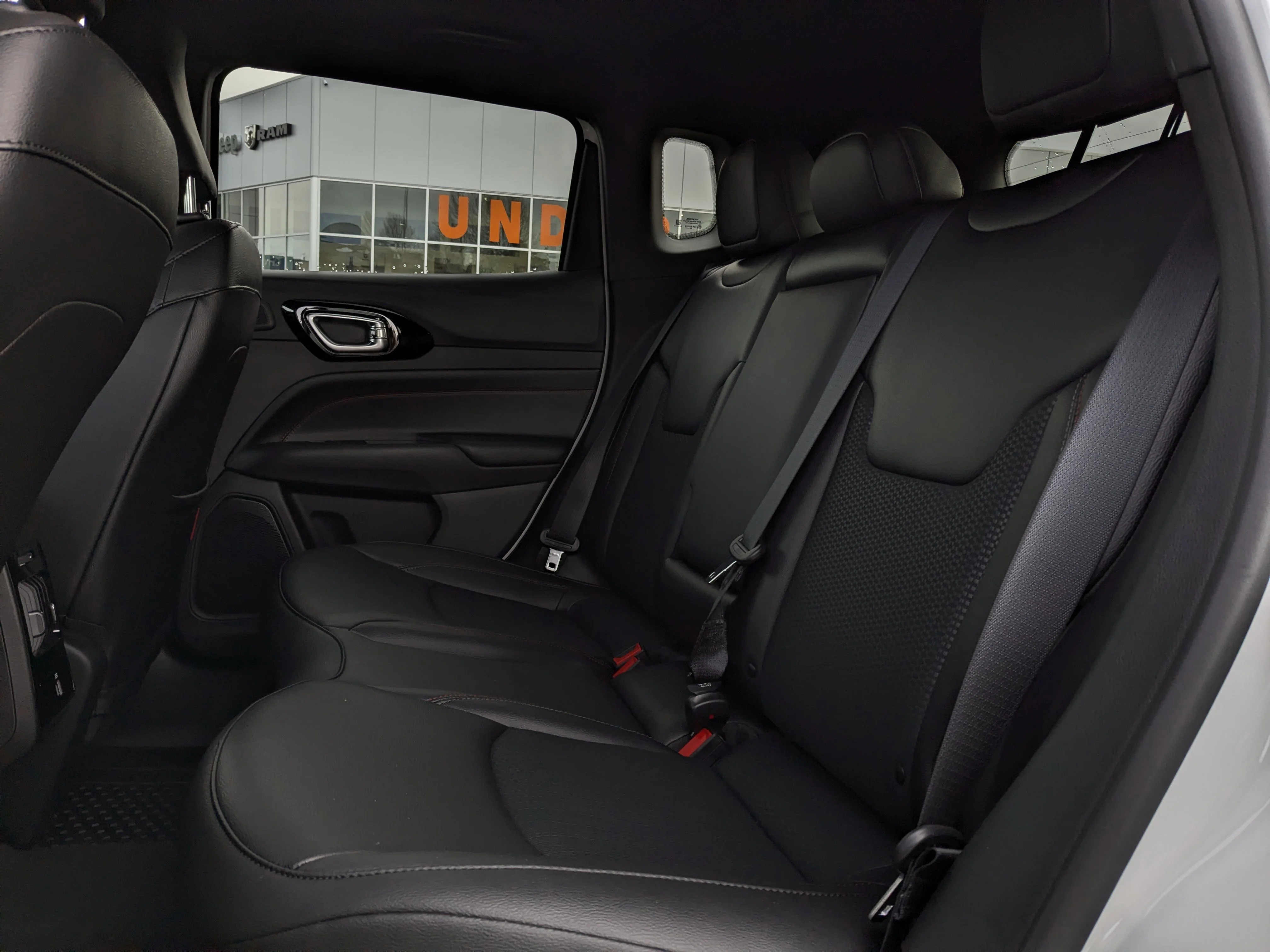 New 2026 White Jeep Trailhawk - Sun Sound & Nav Group - Pano Roof - Alpine Speakers image 27