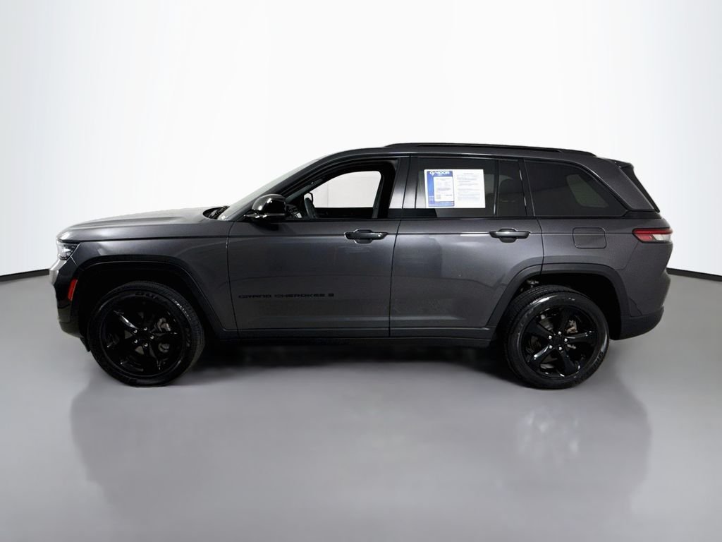 Used 2023 Baltic Gray Metallic Clearcoat Jeep Altitude image 10