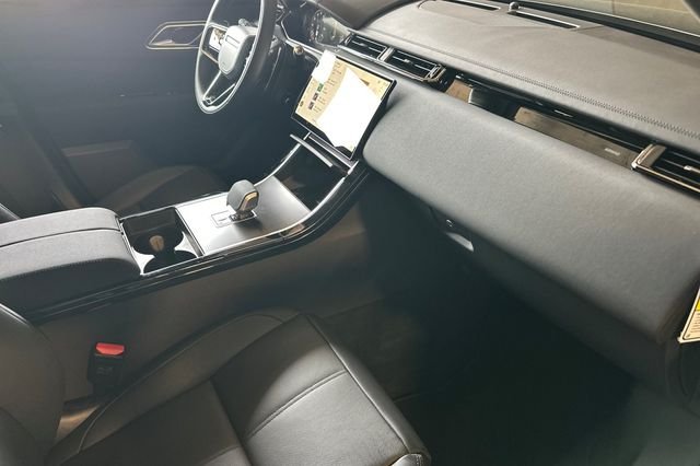 New 2026 Santorini Black Land Rover Dynamic SE image 14