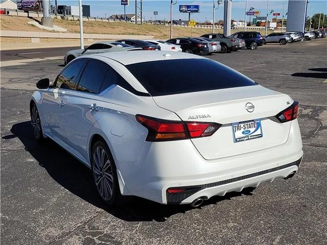 Used 2024 Pearl White Tricoat Nissan 2.5 SL image 3