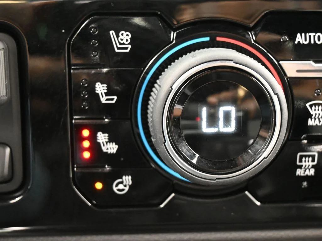 Used 2026 Summit White Chevrolet High Country image 33