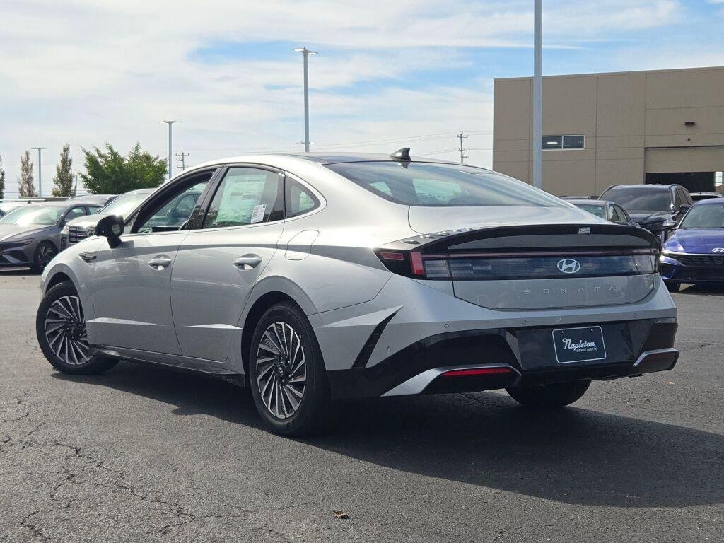 New 2025 Silver Hyundai Limited image 16