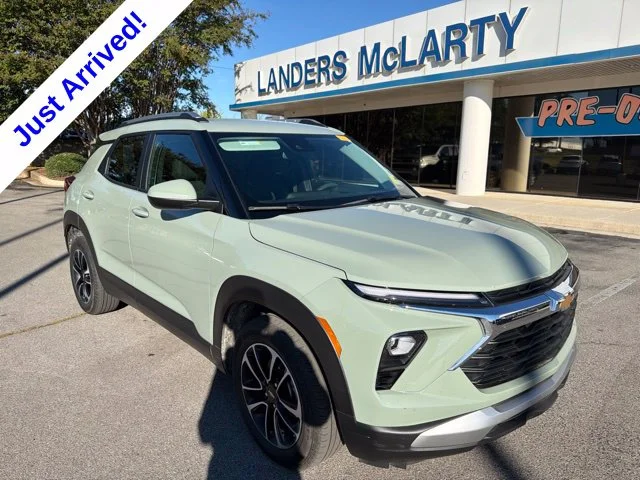 Used 2025 Green Chevrolet LT image 1