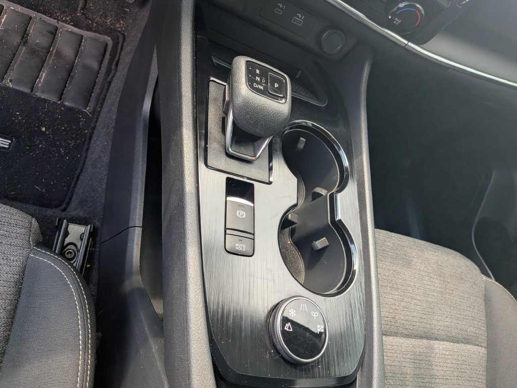 Used 2022 White Nissan S image 21