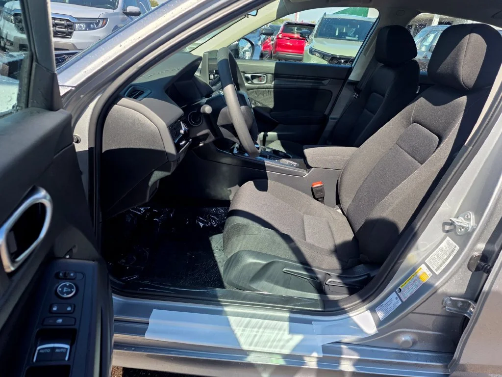 New 2026 Solar Silver Metallic Honda LX image 9